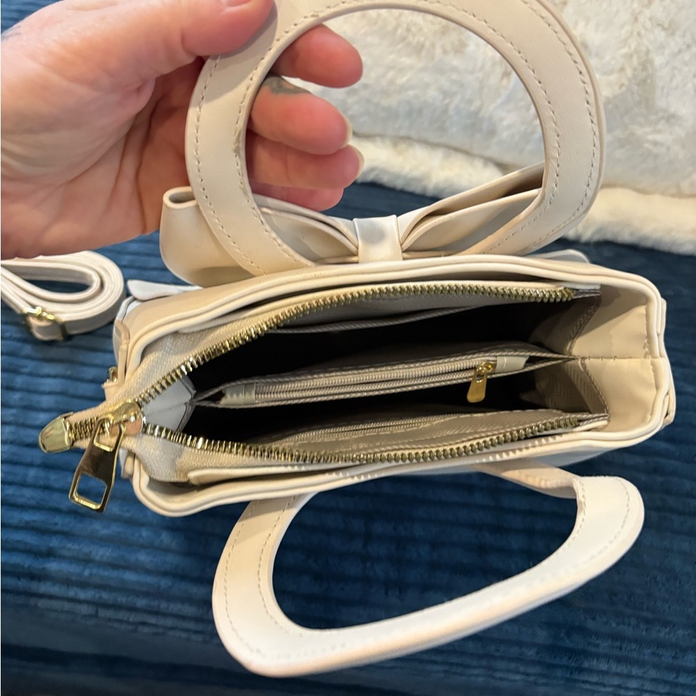 Cream Bow Handbag - Picture 3 of 4